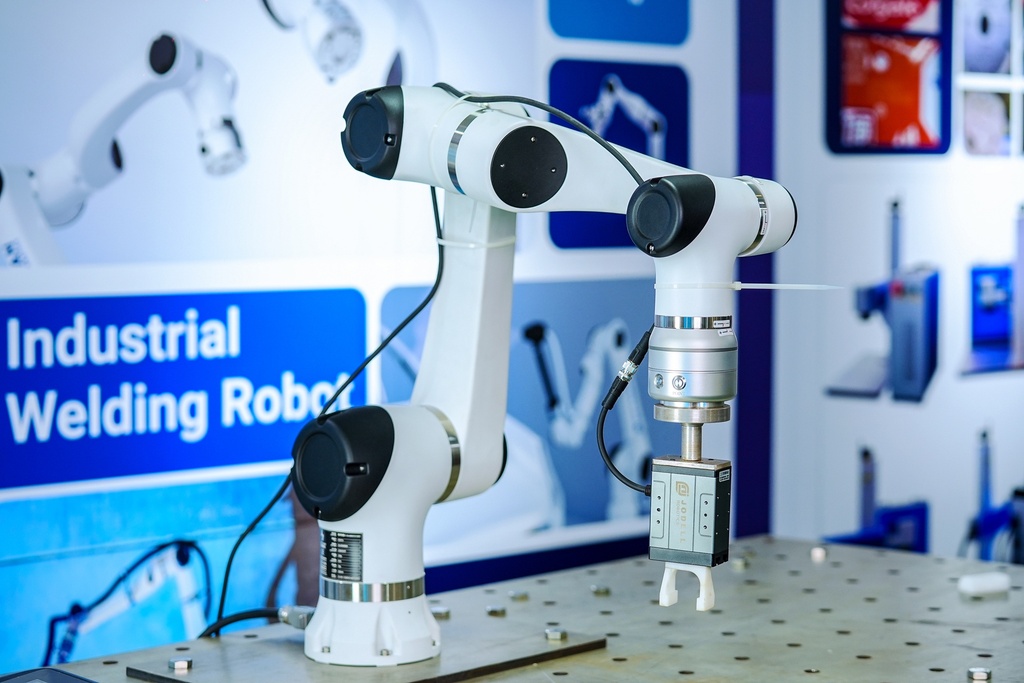 COLLABORATIVE ROBOT | Dolphin Computers Limited